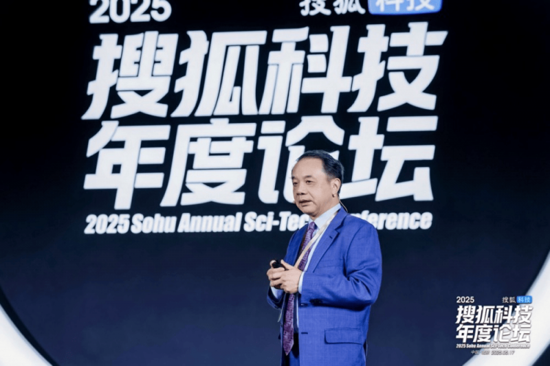 定州东亭镇翟城村为1060名老年人发放春节福利